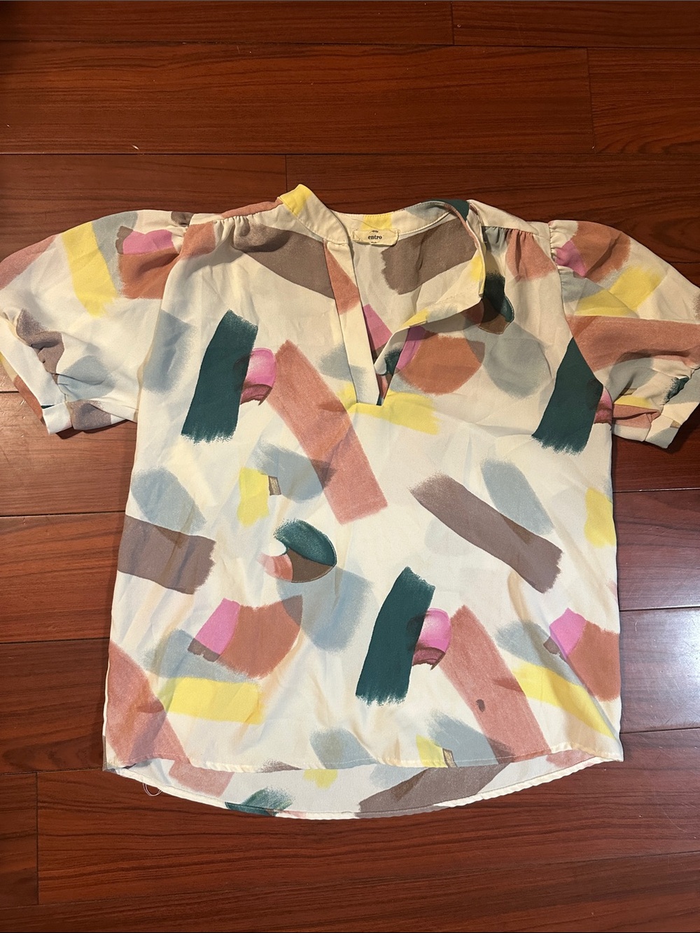 entro Cream and Watercolor Pattern Top